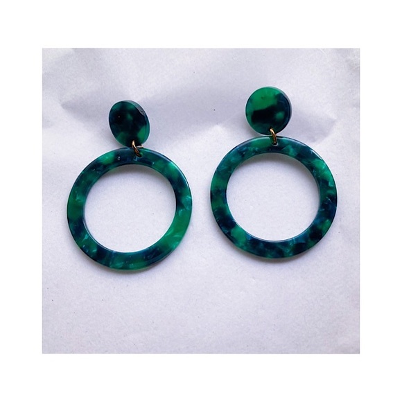 Round Hoop Earrings Acrylic Resin Pierced NWOT - Picture 2 of 7